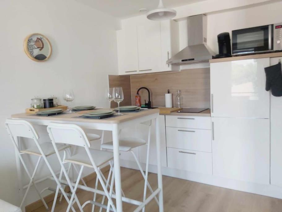 Les Coteaux De Mahe Apartment ตูร์นง-โซร์-โฮน ภายนอก รูปภาพ