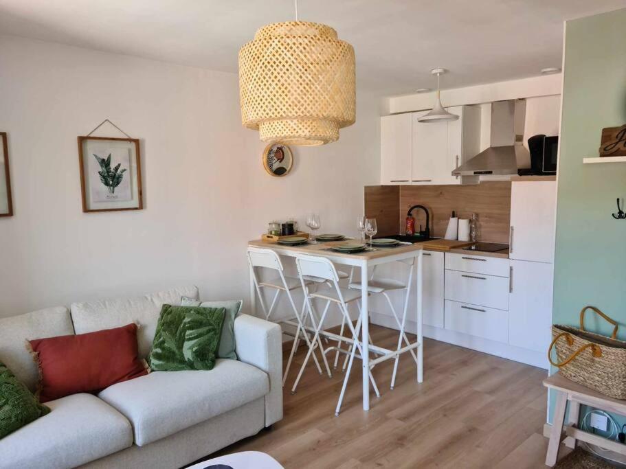 Les Coteaux De Mahe Apartment ตูร์นง-โซร์-โฮน ภายนอก รูปภาพ
